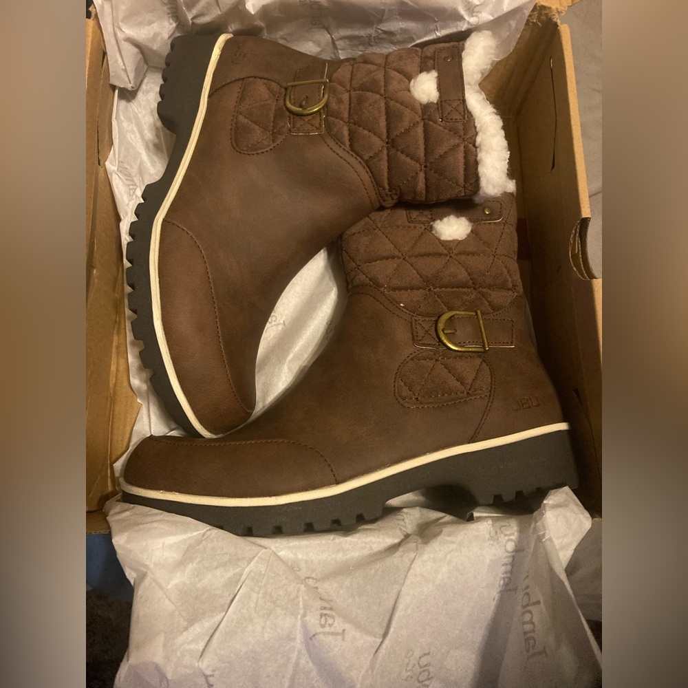 Women's Brown Quilted Boots Sz7